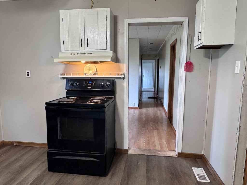 Image 13 of property listing at 1004 S Cherry Street, Centralia, IL 62801
