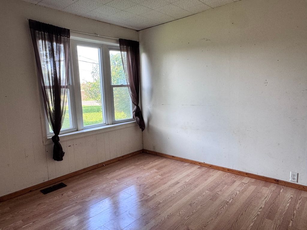 Image 14 of property listing at 1004 S Cherry Street, Centralia, IL 62801