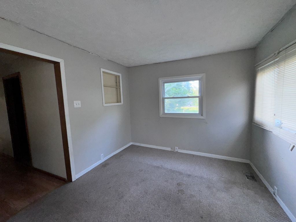 Image 16 of property listing at 1004 S Cherry Street, Centralia, IL 62801