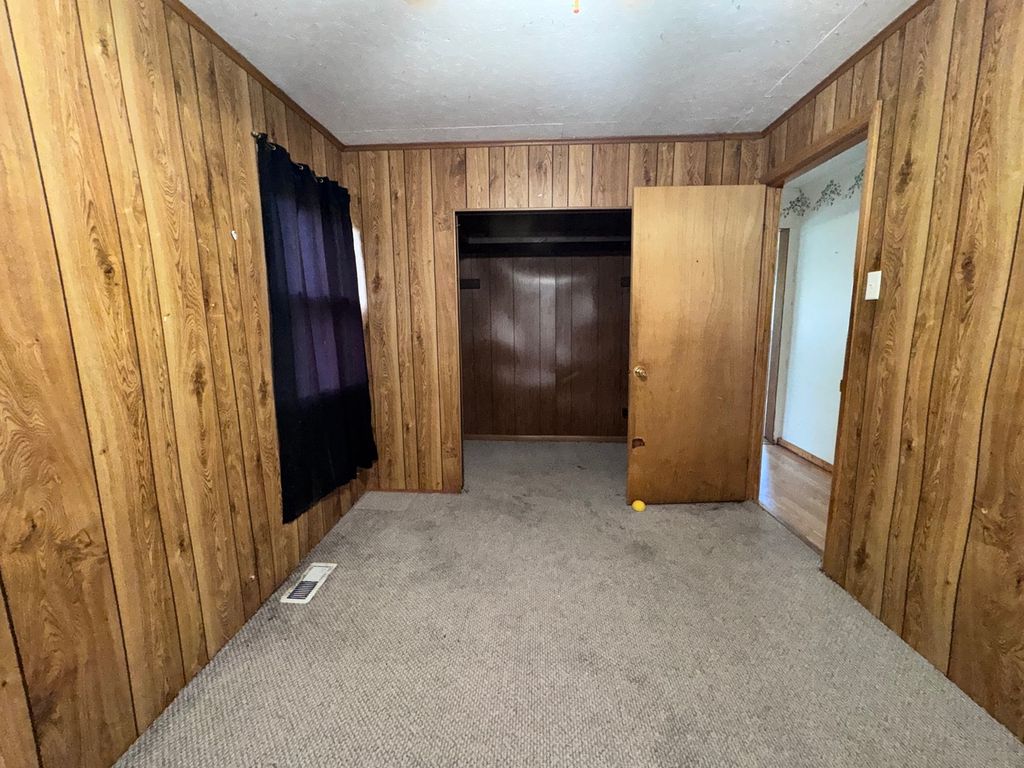 Image 19 of property listing at 1004 S Cherry Street, Centralia, IL 62801
