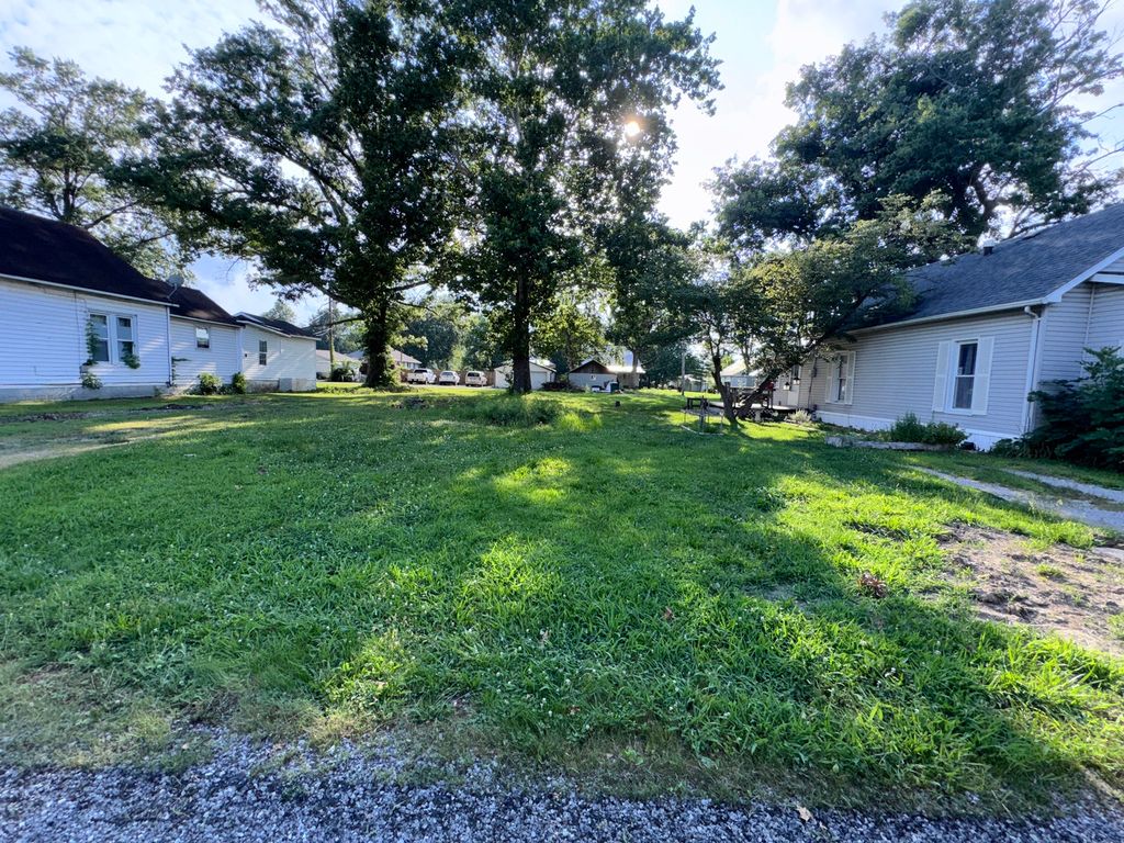 Image 25 of property listing at 1004 S Cherry Street, Centralia, IL 62801