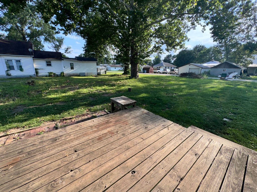 Image 7 of property listing at 1004 S Cherry Street, Centralia, IL 62801