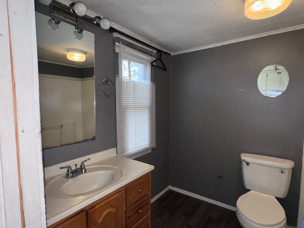 Image 9 of property listing at 1004 S Cherry Street, Centralia, IL 62801