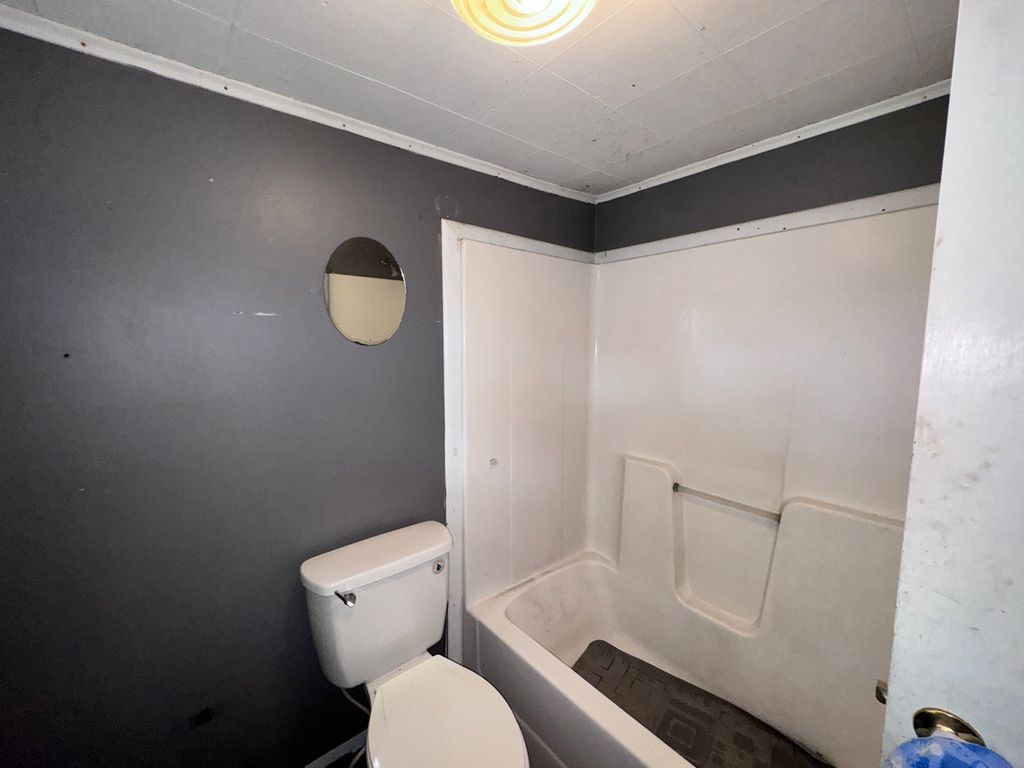 Image 10 of property listing at 1004 S Cherry Street, Centralia, IL 62801
