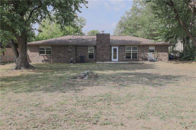 707 Valley West Drive, Rogers, AR 72756