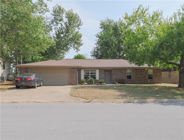 707 Valley West Drive, Rogers, AR 72756