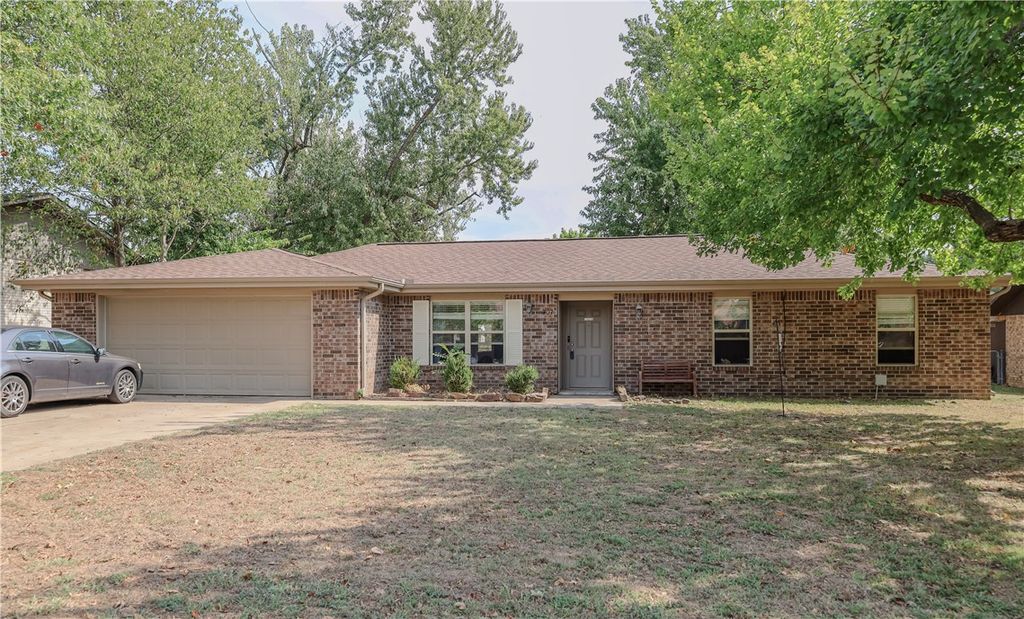707 Valley West Drive, Rogers, AR 72756