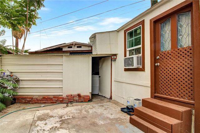 4015 MOUNTAIN DR spc 2 2, San Bernardino, CA 92407