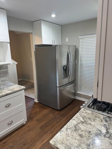 129 oak grove, Boerne, TX 78006