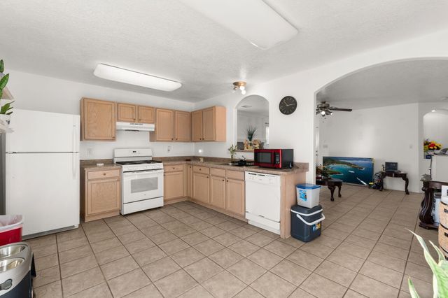 1105 Telstar Loop NW, Albuquerque, NM 87121