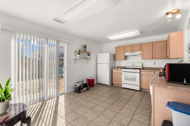 1105 Telstar Loop NW, Albuquerque, NM 87121