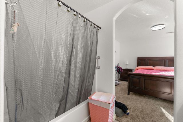 1105 Telstar Loop NW, Albuquerque, NM 87121