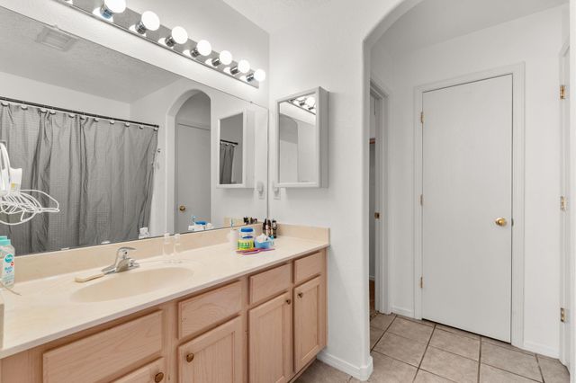 1105 Telstar Loop NW, Albuquerque, NM 87121