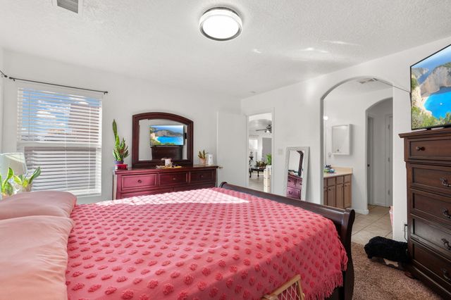 1105 Telstar Loop NW, Albuquerque, NM 87121