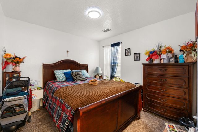 1105 Telstar Loop NW, Albuquerque, NM 87121