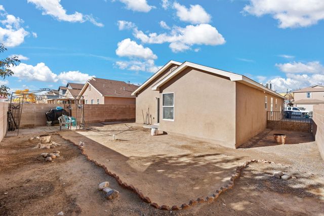 1105 Telstar Loop NW, Albuquerque, NM 87121