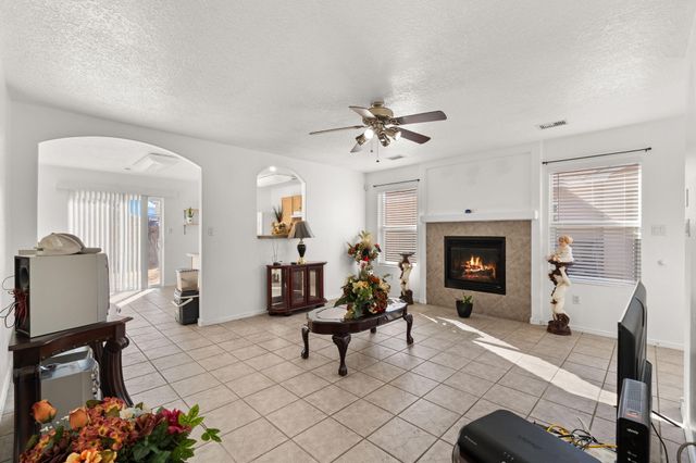 1105 Telstar Loop NW, Albuquerque, NM 87121