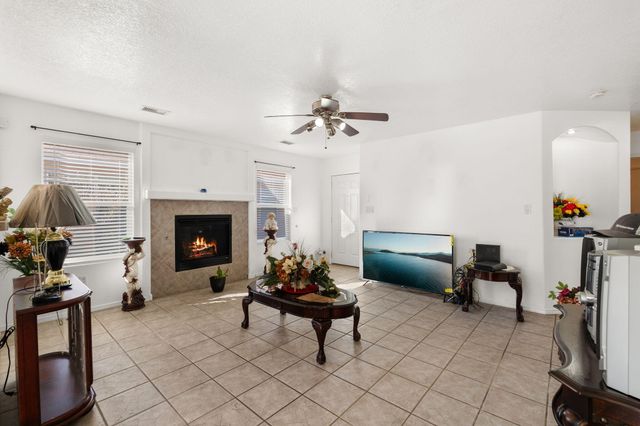 1105 Telstar Loop NW, Albuquerque, NM 87121