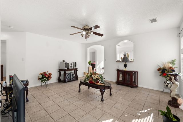 1105 Telstar Loop NW, Albuquerque, NM 87121