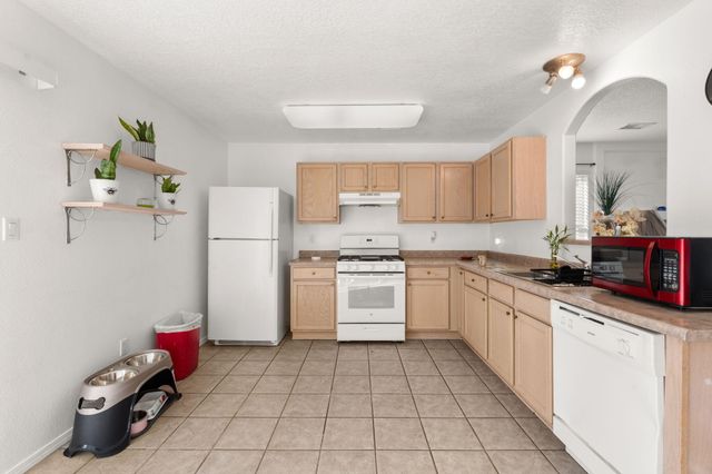 1105 Telstar Loop NW, Albuquerque, NM 87121