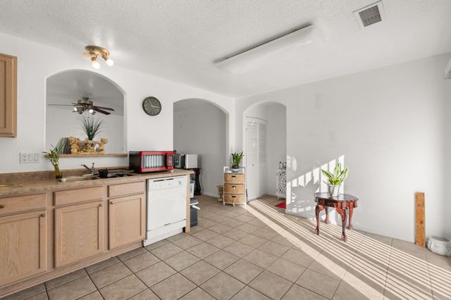 1105 Telstar Loop NW, Albuquerque, NM 87121