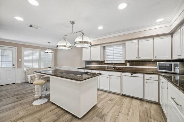 1902 Eagle Falls Street, Houston, TX 77077