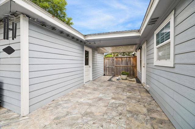 1902 Eagle Falls Street, Houston, TX 77077