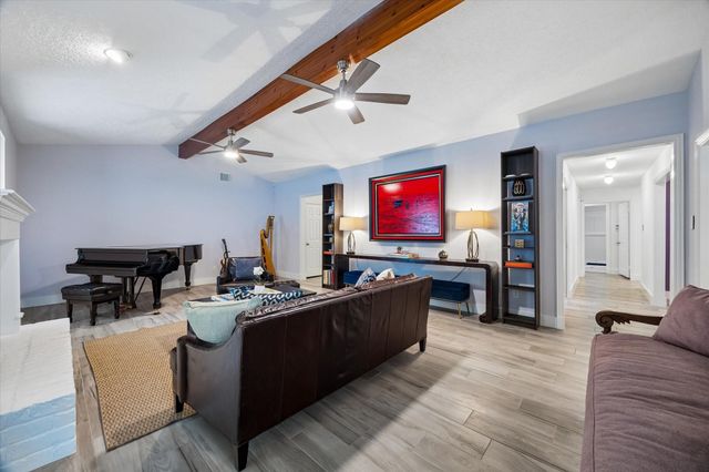 1902 Eagle Falls Street, Houston, TX 77077