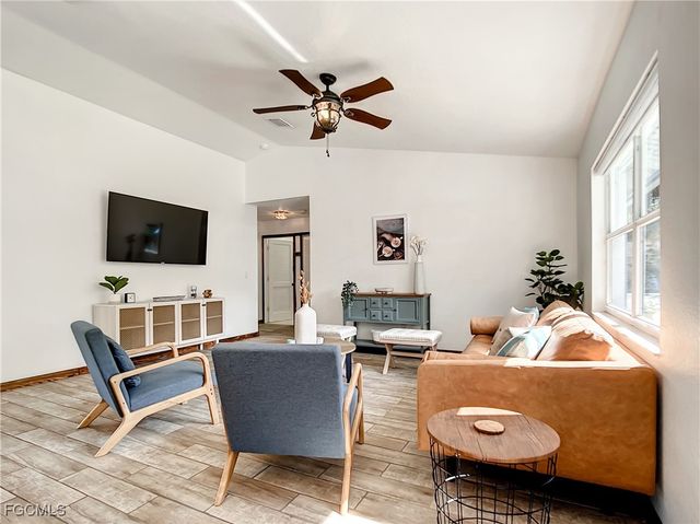 2511 6th ST NW, Naples, FL 34120