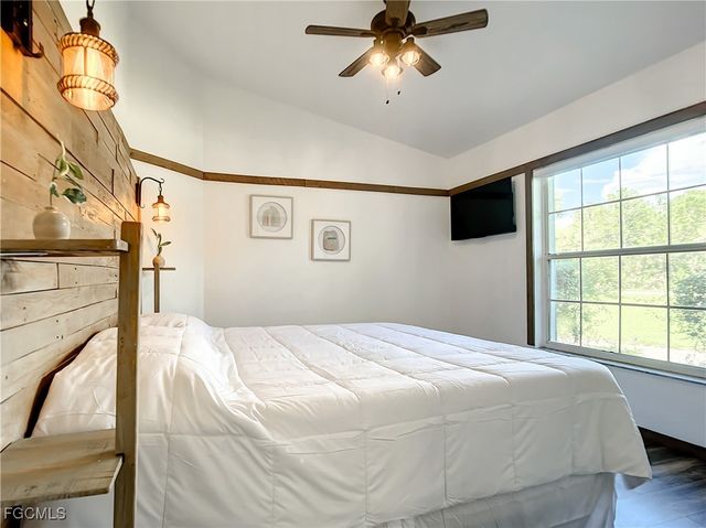 2511 6th ST NW, Naples, FL 34120