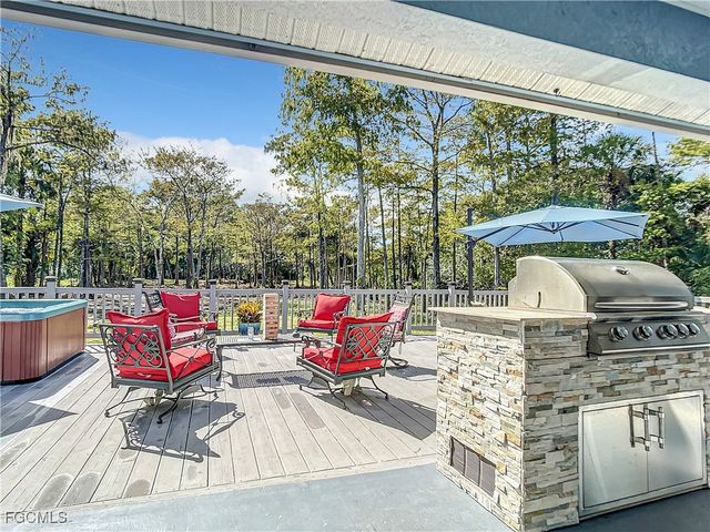 2511 6th ST NW, Naples, FL 34120