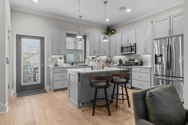 946 HIGHLAND AVENUE 27, Dunedin, FL 34698