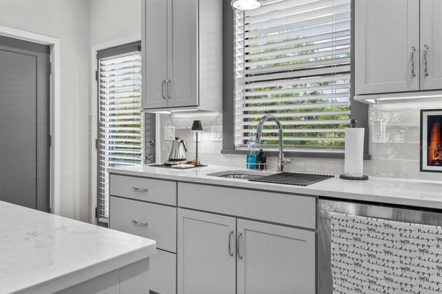 946 HIGHLAND AVENUE 27, Dunedin, FL 34698