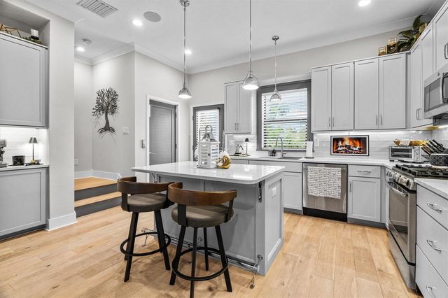 946 HIGHLAND AVENUE 27, Dunedin, FL 34698