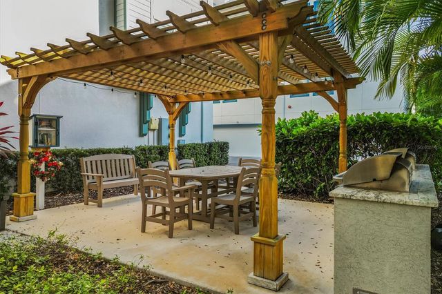 946 HIGHLAND AVENUE 27, Dunedin, FL 34698