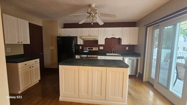 6-8 Gibbons Av. 8, Milford, MA 01757