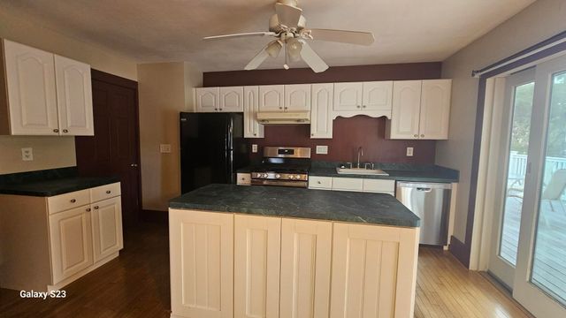6-8 Gibbons Av. 8, Milford, MA 01757