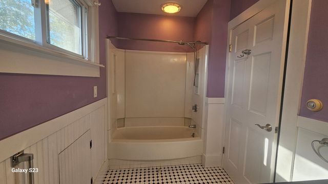 6-8 Gibbons Av. 8, Milford, MA 01757