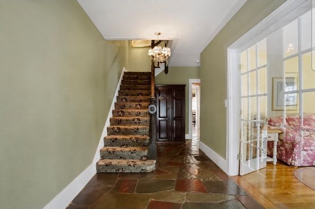 6-8 Gibbons Av. 8, Milford, MA 01757