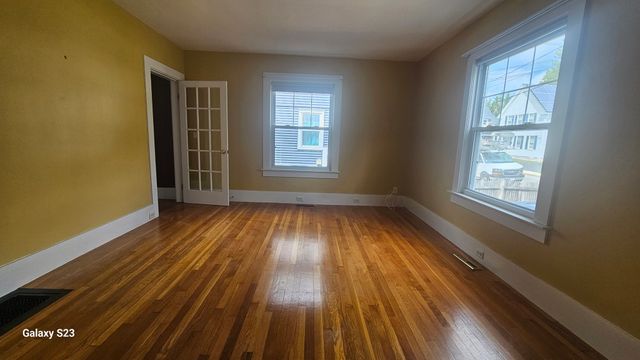 6-8 Gibbons Av. 8, Milford, MA 01757