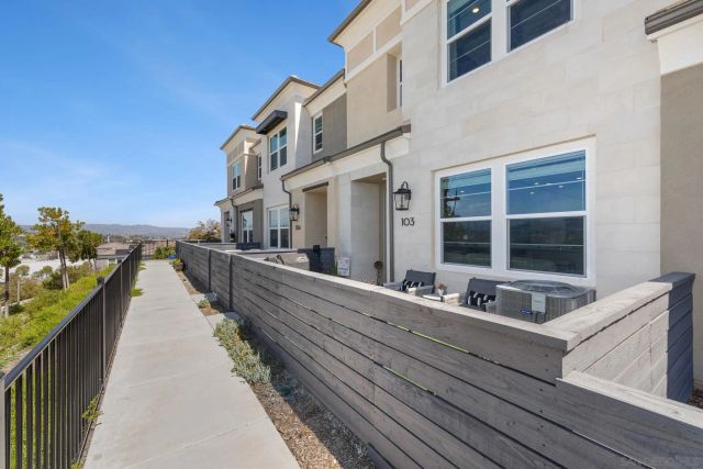 1202 Sunrise View 103, San Marcos, CA 92078