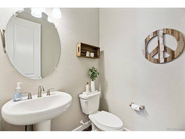 8102 Adams Fork Ave, Littleton, CO 80125