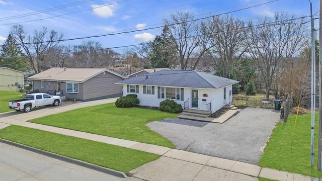 2015 Waterloo Road, Cedar Falls, IA 50613