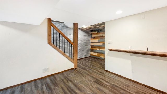 2015 Waterloo Road, Cedar Falls, IA 50613