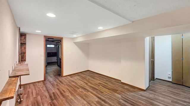 2015 Waterloo Road, Cedar Falls, IA 50613