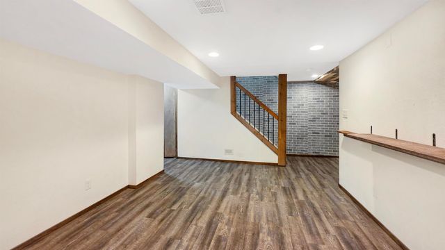 2015 Waterloo Road, Cedar Falls, IA 50613