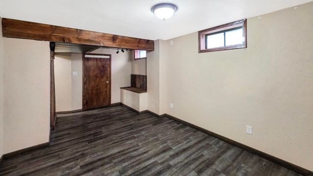 2015 Waterloo Road, Cedar Falls, IA 50613