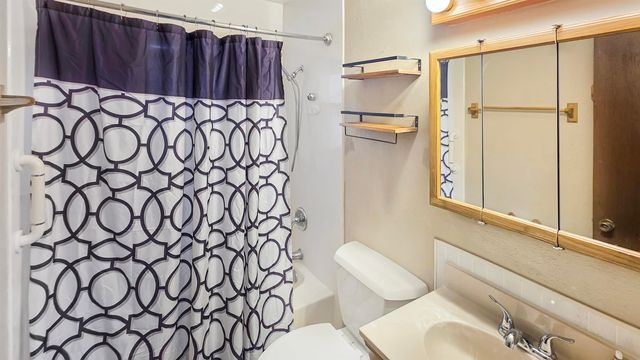 2015 Waterloo Road, Cedar Falls, IA 50613