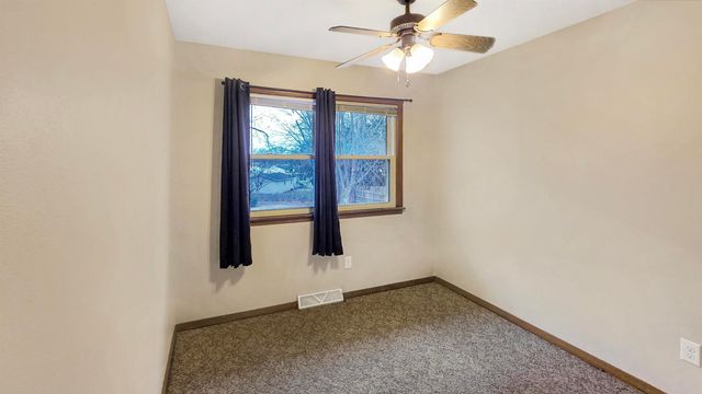 2015 Waterloo Road, Cedar Falls, IA 50613