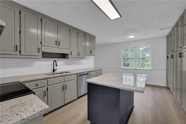 848 Burton Ridge Drive, Loganville, GA 30052